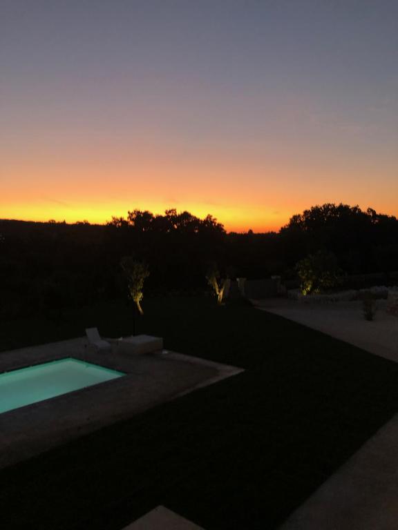 white moon holiday home room 6